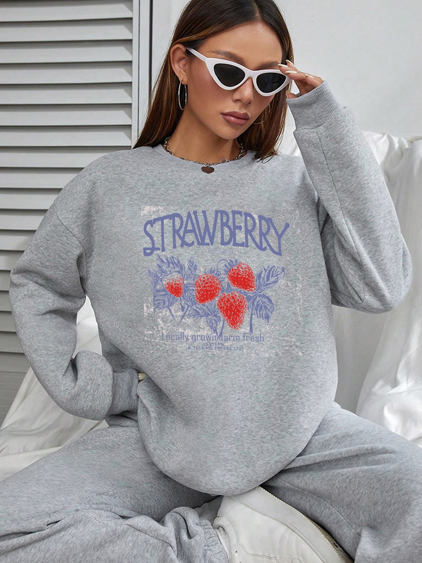 Women Strawberry Printed Long Sleeve Pullover