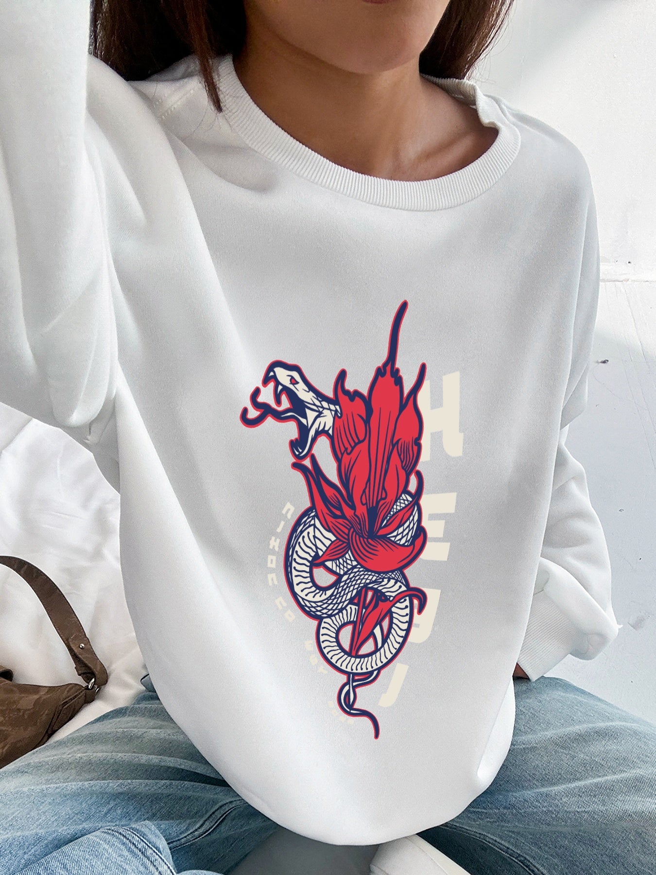 Women Snake Totem Printed Crew Neck Pullover