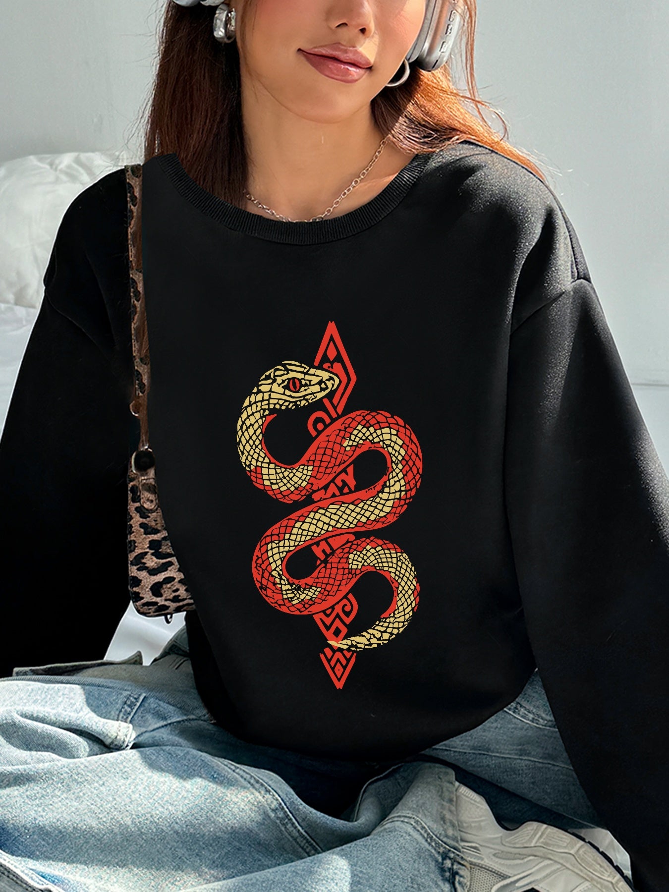 Women Totem Snake Printed Casual Sweatshirt