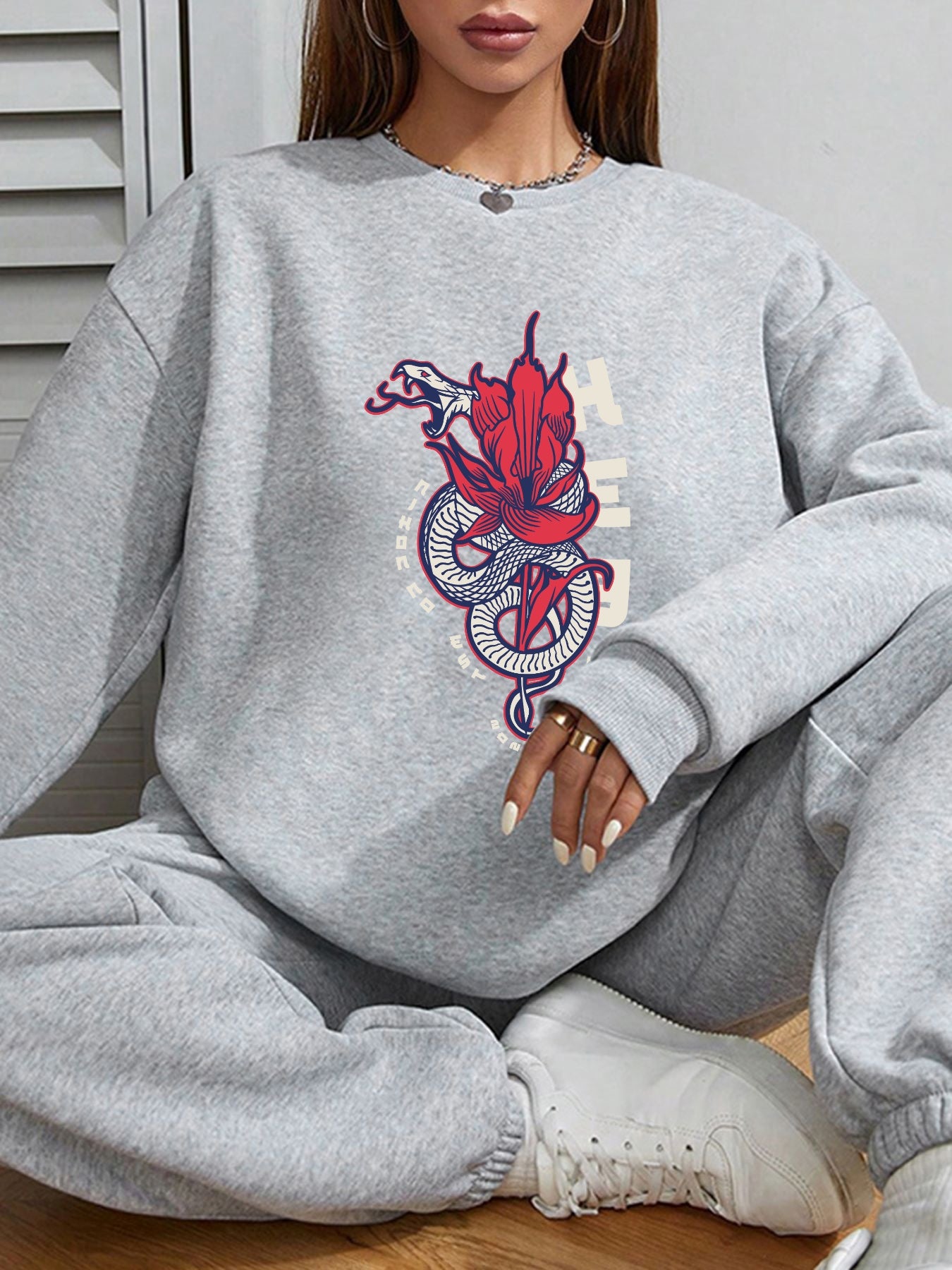 Women Snake Totem Printed Crew Neck Pullover