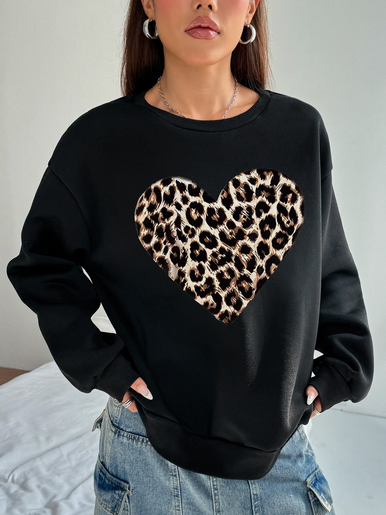 Women Leopard Heart Printed Pullover Crew Neck Sweatshirt