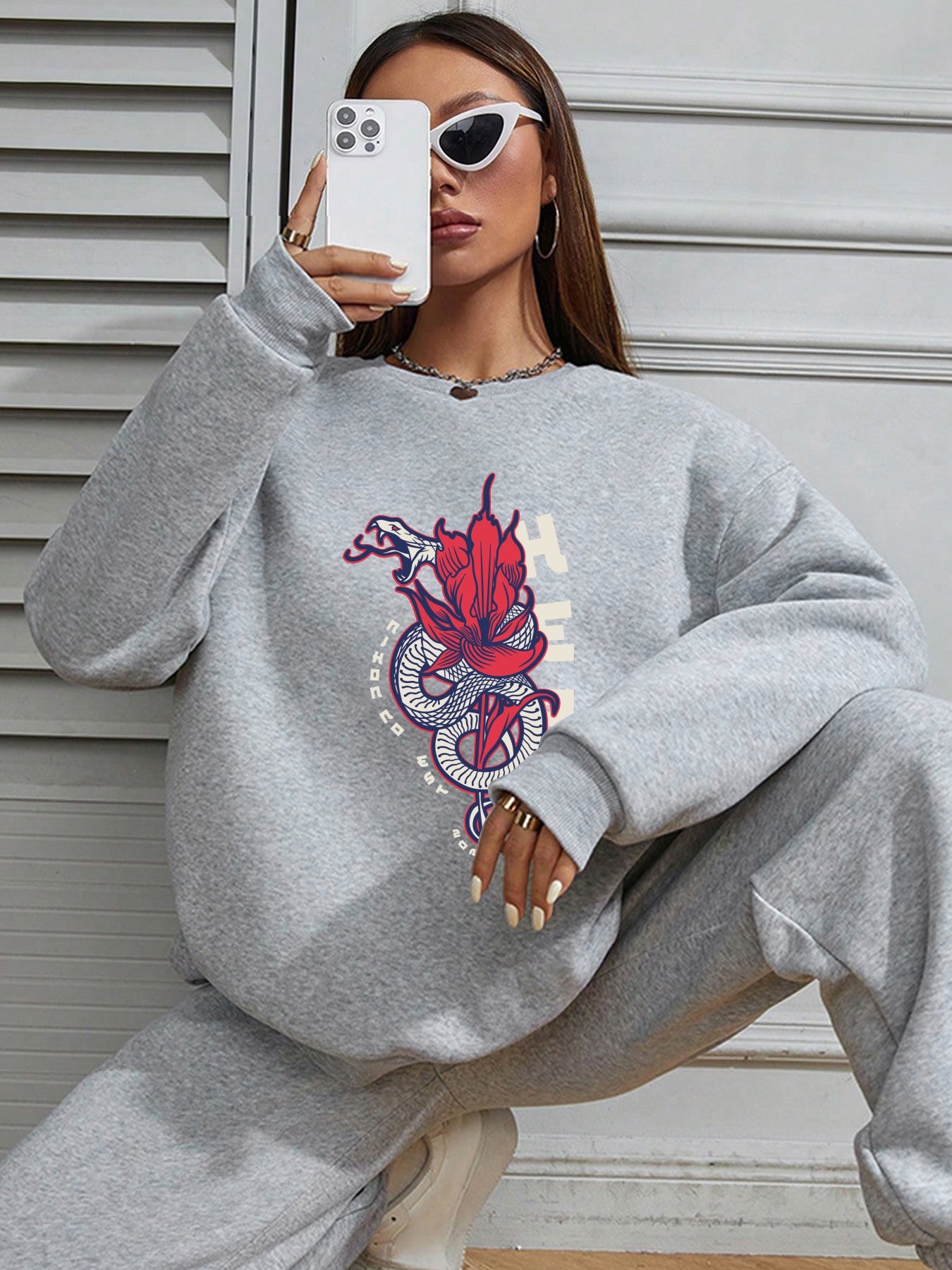 Women Snake Totem Printed Crew Neck Pullover