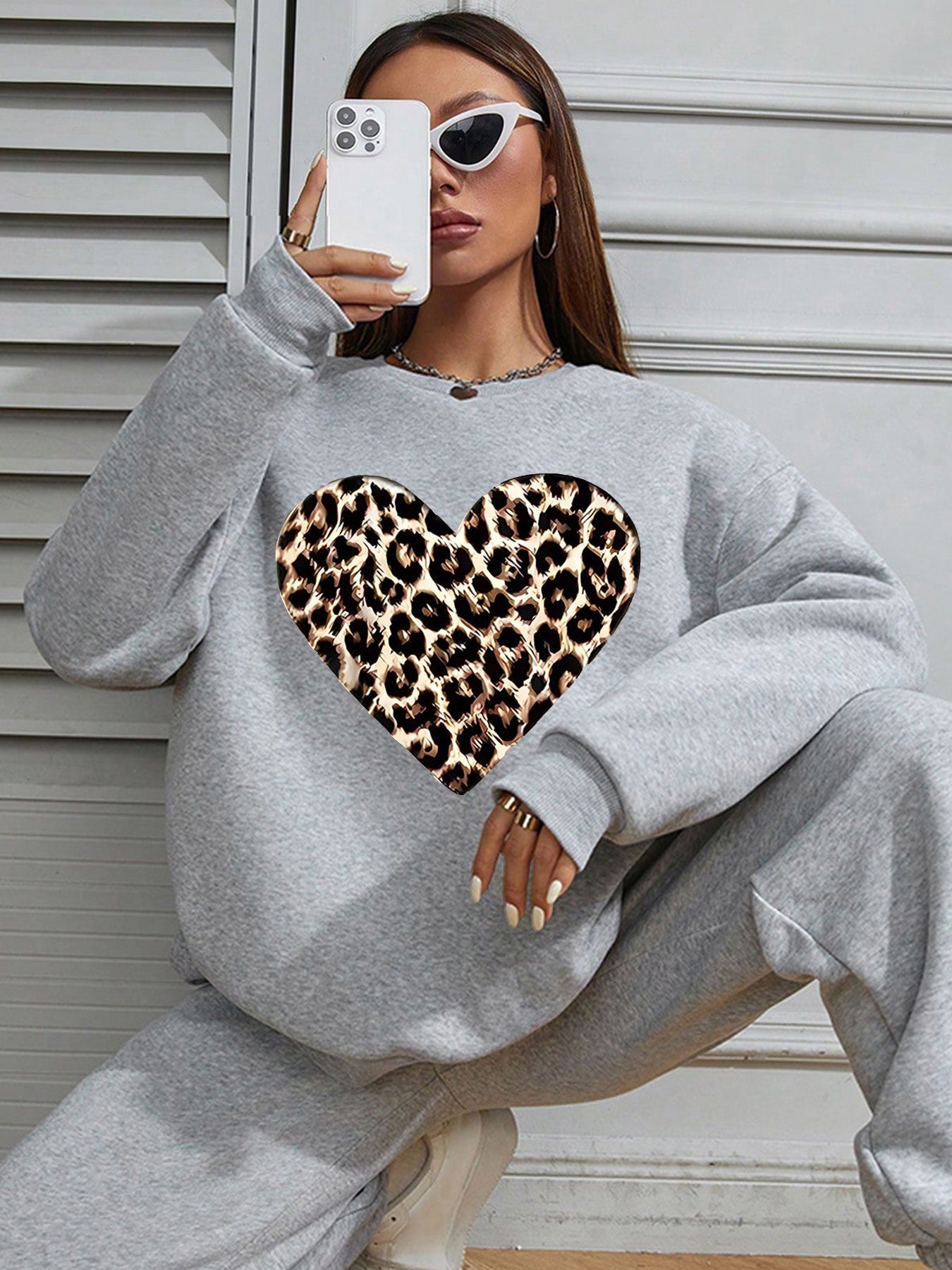 Women Leopard Heart Printed Pullover Crew Neck Sweatshirt